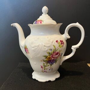 Vintage Royal Kent Floral White Porcelain Teapot Made in Poland 6 cup